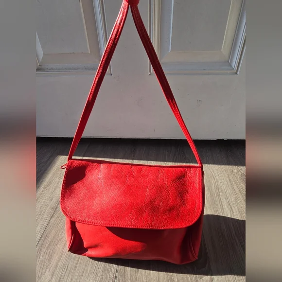 Vintage Samantha Scott Red Genuine Leather Crossbody Flap Bag — Bold Cherry Red - Picture 11 of 15